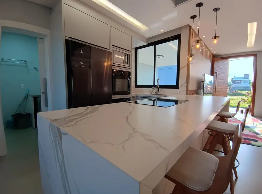 Casa de Condomínio com 3 quartos à venda, 228m2 em Beira Rio, Biguacu - SC - imagem 6 Foto 6 de Casa de Condomínio com 3 quartos à venda, 228m2 em Beira Rio, Biguacu - SC