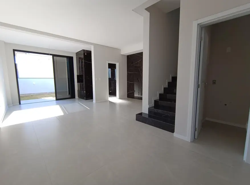 Casa com 3 quartos à venda, 155m2 em Beira Rio, Biguacu - SC - imagem 4 Foto 4 de Casa com 3 quartos à venda, 155m2 em Beira Rio, Biguacu - SC
