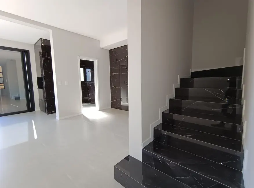 Casa com 3 quartos à venda, 155m2 em Beira Rio, Biguacu - SC - imagem 5 Foto 5 de Casa com 3 quartos à venda, 155m2 em Beira Rio, Biguacu - SC