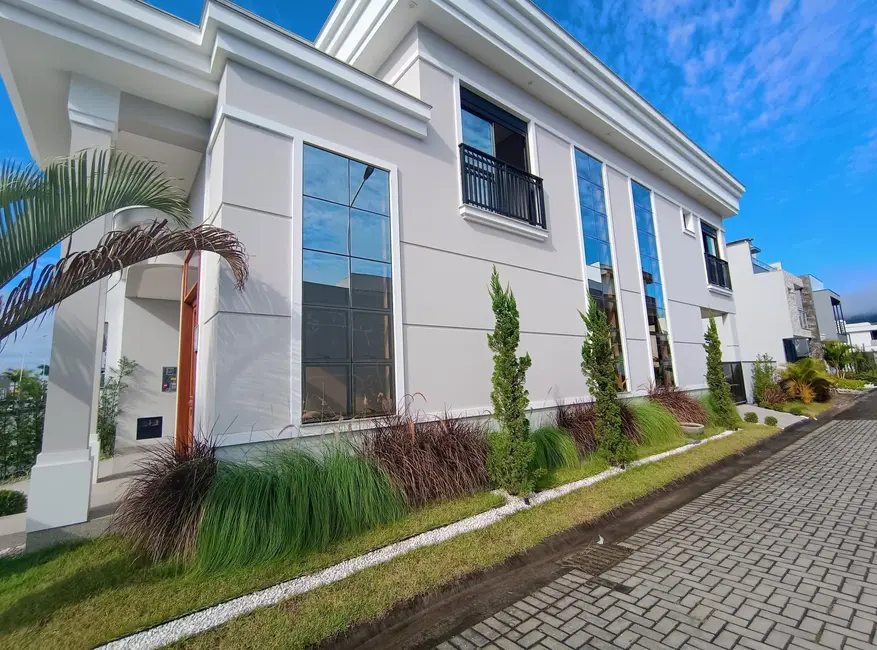 Casa com 3 quartos à venda, 166m2 em Beira Rio, Biguacu - SC - imagem 3 Foto 3 de Casa com 3 quartos à venda, 166m2 em Beira Rio, Biguacu - SC