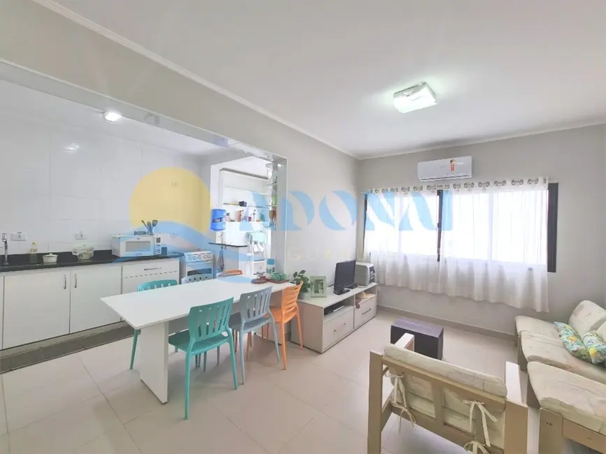 Foto 2 de Apartamento com 2 quartos à venda, 70m2 em Jardim Las Palmas, Guaruja - SP