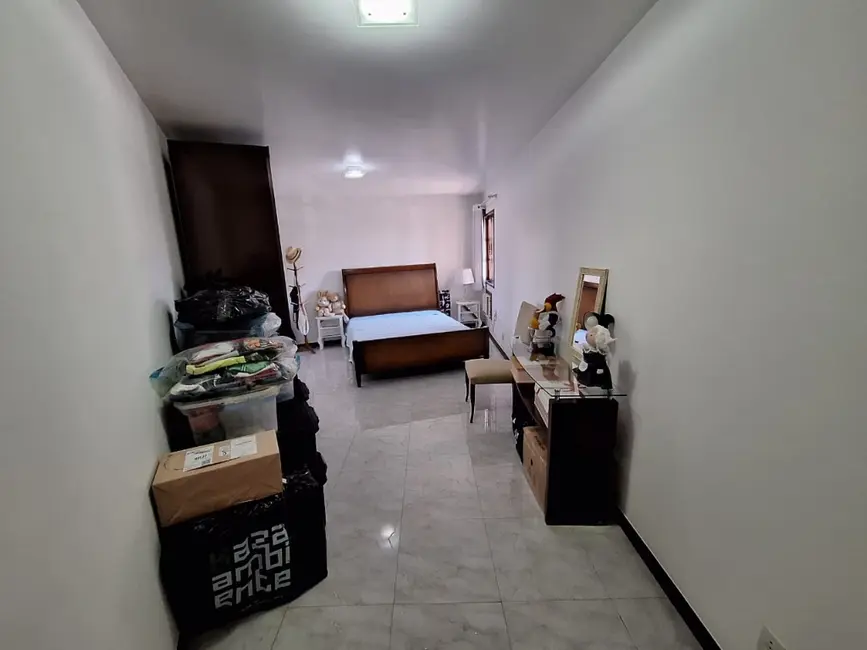 Apartamento com 3 quartos à venda, 139m2 em Cajueiros, Macae - RJ - imagem 4 Foto 4 de Apartamento com 3 quartos à venda, 139m2 em Cajueiros, Macae - RJ