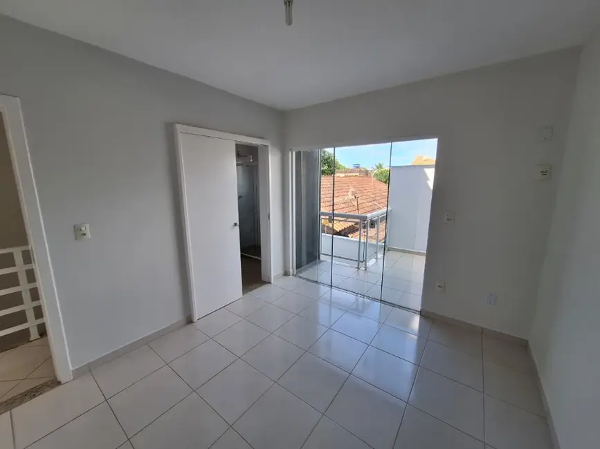 Foto 1 de Casa de Condomínio com 2 quartos para alugar, 76m2 em Chácara Mariléa, Rio Das Ostras - RJ