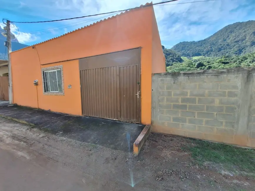 Foto 2 de Casa com 2 quartos à venda, 70m2 em Macae - RJ