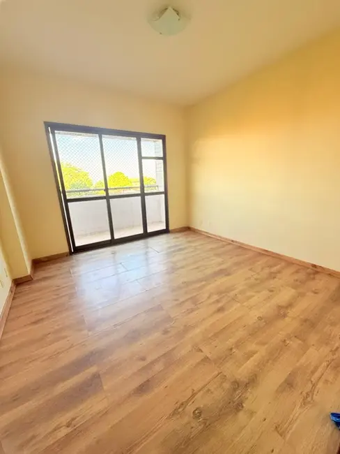 Apartamento com 3 quartos para alugar, 120m2 em Glória, Macae - RJ - imagem 1 Foto 1 de Apartamento com 3 quartos para alugar, 120m2 em Glória, Macae - RJ