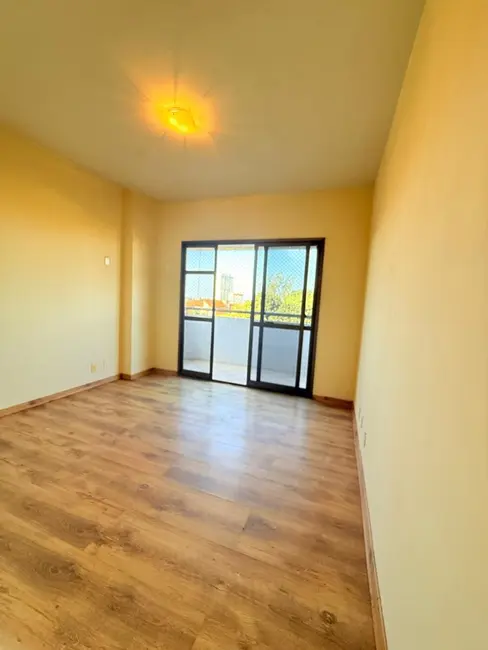 Apartamento com 3 quartos para alugar, 120m2 em Glória, Macae - RJ - imagem 6 Foto 6 de Apartamento com 3 quartos para alugar, 120m2 em Glória, Macae - RJ