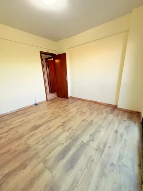 Apartamento com 3 quartos para alugar, 120m2 em Glória, Macae - RJ - imagem 8 Foto 8 de Apartamento com 3 quartos para alugar, 120m2 em Glória, Macae - RJ