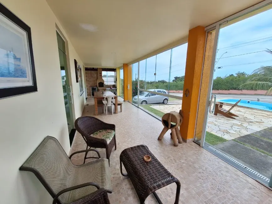 Casa com 4 quartos para alugar, 450m2 em Rio Das Ostras - RJ - imagem 4 Foto 4 de Casa com 4 quartos para alugar, 450m2 em Rio Das Ostras - RJ