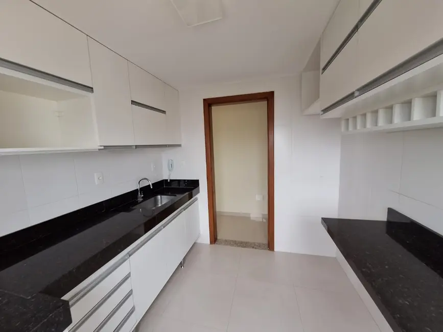 Foto 4 de Apartamento com 4 quartos para alugar, 155m2 em Praia Campista, Macae - RJ