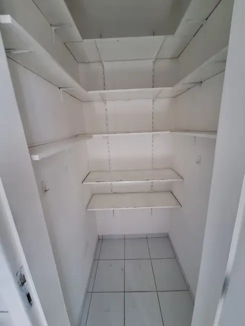 Foto 6 de Apartamento com 3 quartos para alugar, 90m2 em Cavaleiros, Macae - RJ