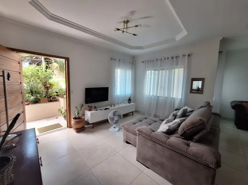 Foto 3 de Apartamento com 3 quartos para alugar, 180m2 em Cancela Preta, Macae - RJ