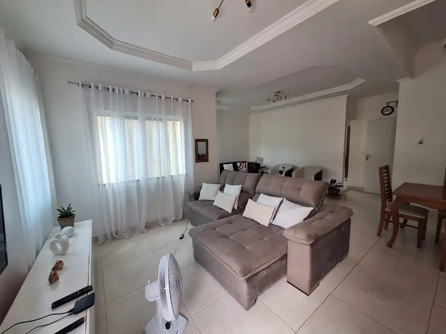 Foto 1 de Apartamento com 3 quartos para alugar, 180m2 em Cancela Preta, Macae - RJ