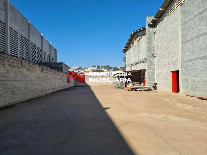 Armazém / Galpão para alugar, 1296m2 em Santana De Parnaiba - SP - imagem 8 Foto 8 de Armazém / Galpão para alugar, 1296m2 em Santana De Parnaiba - SP
