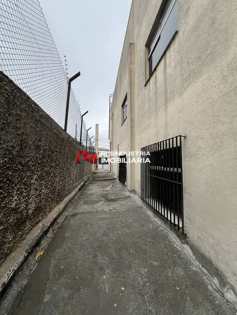 Armazém / Galpão para alugar, 1900m2 em Barueri - SP - imagem 6 Foto 6 de Armazém / Galpão para alugar, 1900m2 em Barueri - SP