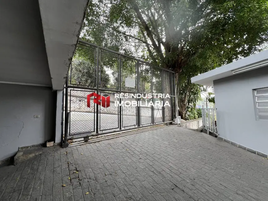 Armazém / Galpão para alugar, 1900m2 em Barueri - SP - imagem 8 Foto 8 de Armazém / Galpão para alugar, 1900m2 em Barueri - SP