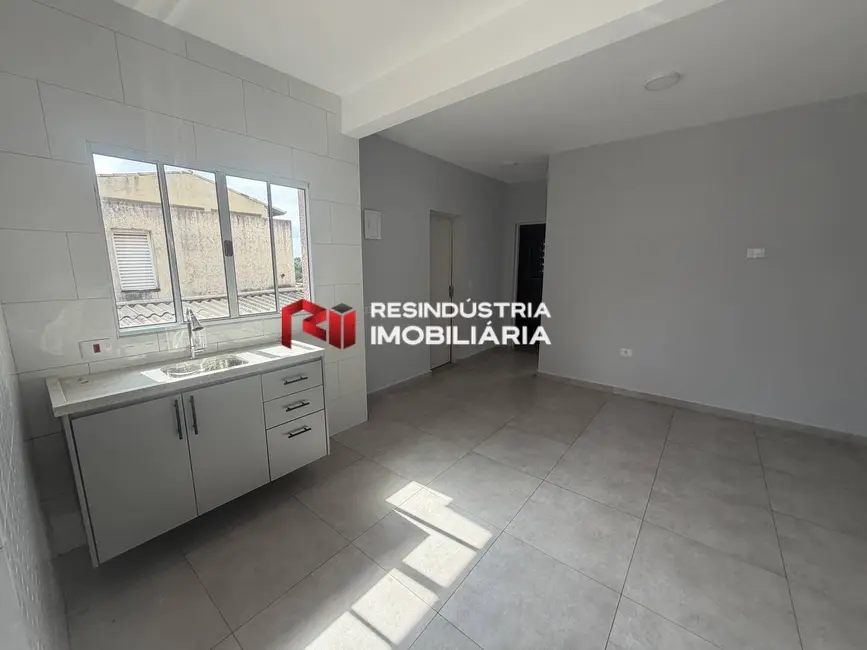 Foto 2 de Casa com 2 quartos para alugar, 60m2 em Parque Ribeiro de Lima, Barueri - SP