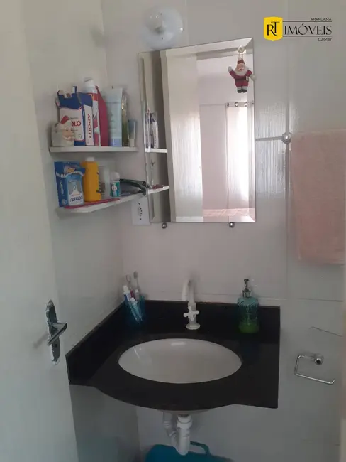 Foto 8 de Casa com 2 quartos à venda, 180m2 em Araruama - RJ