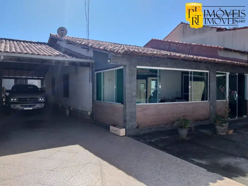 Foto 2 de Casa com 3 quartos à venda, 190m2 em Araruama - RJ