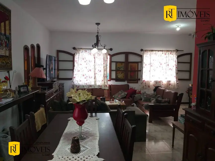 Foto 4 de Casa com 3 quartos à venda, 216m2 em Araruama - RJ