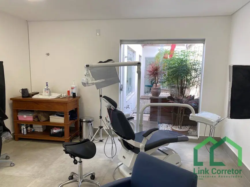 Sala Comercial para alugar, 35m2 em Taquaral, Campinas - SP - imagem 1 Foto 1 de Sala Comercial para alugar, 35m2 em Taquaral, Campinas - SP