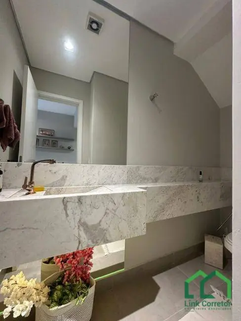 Casa de Condomínio com 3 quartos à venda, 156m2 em Chácaras Silvania, Valinhos - SP - imagem 2 Foto 2 de Casa de Condomínio com 3 quartos à venda, 156m2 em Chácaras Silvania, Valinhos - SP