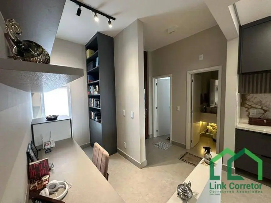 Casa de Condomínio com 3 quartos à venda, 156m2 em Chácaras Silvania, Valinhos - SP - imagem 5 Foto 5 de Casa de Condomínio com 3 quartos à venda, 156m2 em Chácaras Silvania, Valinhos - SP