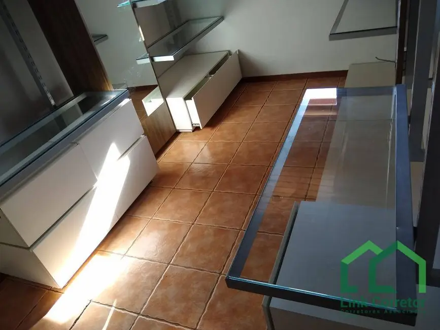 Chácara com 4 quartos para alugar, 1980m2 em Lopes, Valinhos - SP - imagem 8 Foto 8 de Chácara com 4 quartos para alugar, 1980m2 em Lopes, Valinhos - SP