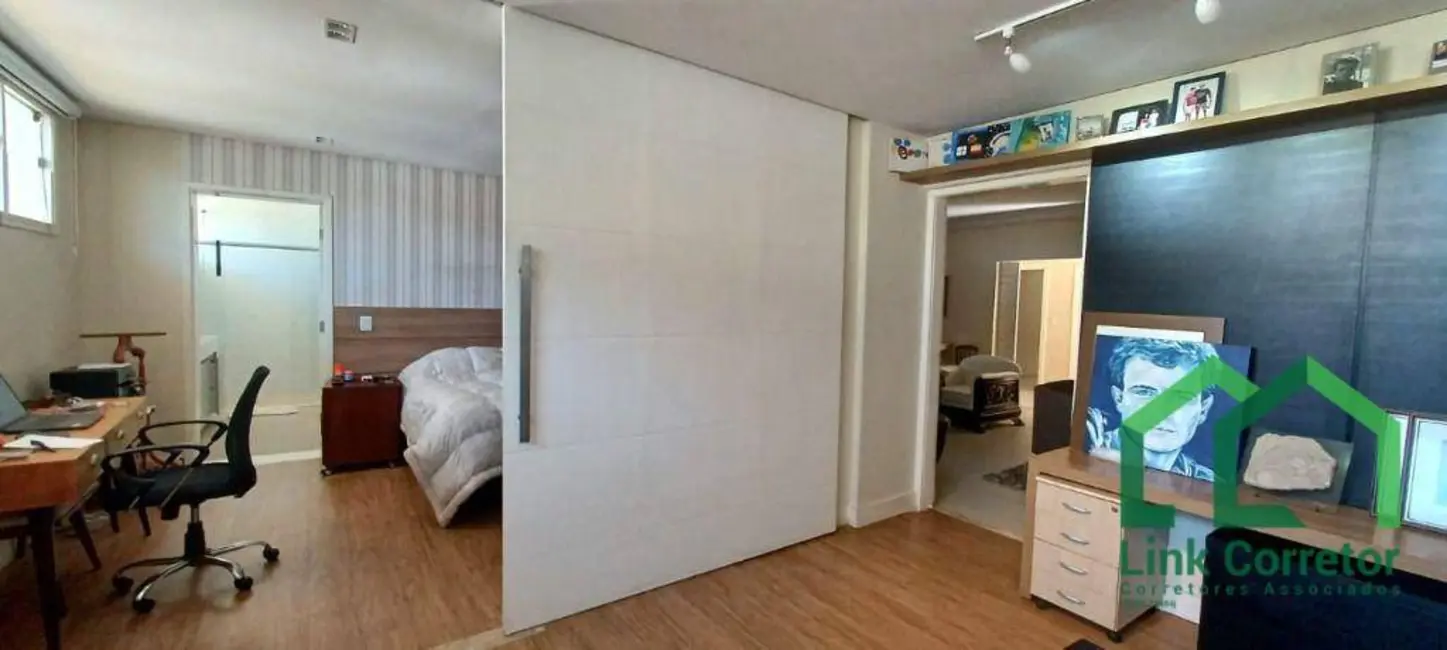 Casa com 5 quartos para alugar, 550m2 em Jardim das Paineiras, Campinas - SP - imagem 4 Foto 4 de Casa com 5 quartos para alugar, 550m2 em Jardim das Paineiras, Campinas - SP