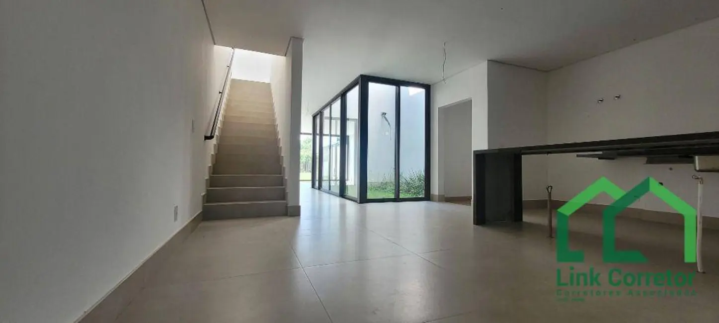Casa de Condomínio com 3 quartos à venda, 240m2 em Campinas - SP - imagem 2 Foto 2 de Casa de Condomínio com 3 quartos à venda, 240m2 em Campinas - SP