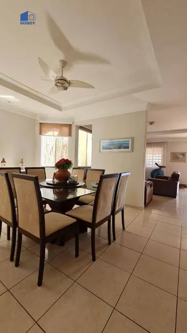Casa com 5 quartos à venda, 420m2 em Jardim das Américas, Cuiaba - MT - imagem 3 Foto 3 de Casa com 5 quartos à venda, 420m2 em Jardim das Américas, Cuiaba - MT