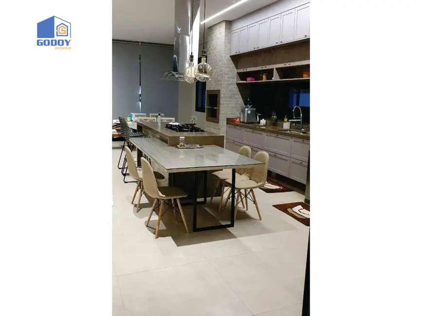Casa com 3 quartos à venda, 254m2 em Cuiaba - MT - imagem 5 Foto 5 de Casa com 3 quartos à venda, 254m2 em Cuiaba - MT