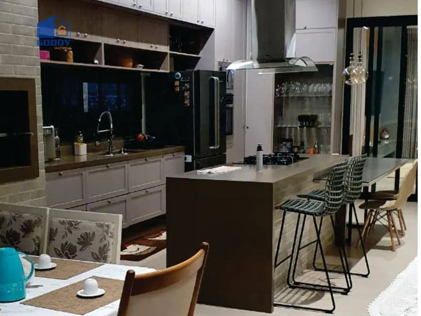 Casa com 3 quartos à venda, 254m2 em Cuiaba - MT - imagem 6 Foto 6 de Casa com 3 quartos à venda, 254m2 em Cuiaba - MT