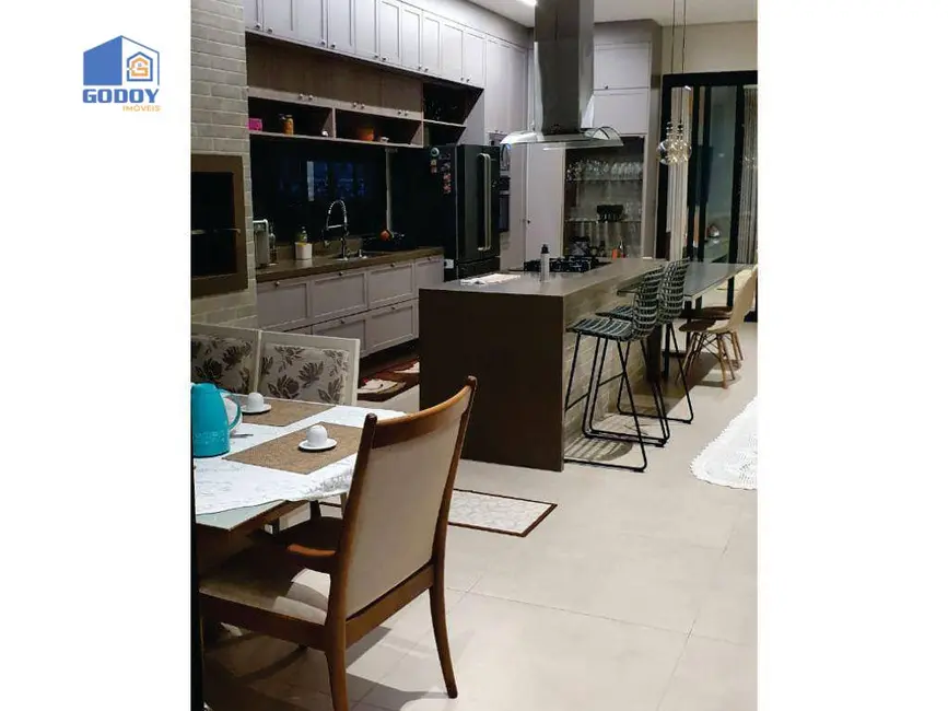 Casa com 3 quartos à venda, 254m2 em Cuiaba - MT - imagem 7 Foto 7 de Casa com 3 quartos à venda, 254m2 em Cuiaba - MT
