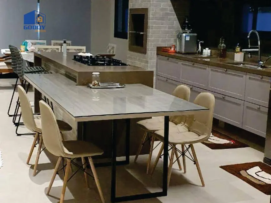 Casa com 3 quartos à venda, 254m2 em Cuiaba - MT - imagem 4 Foto 4 de Casa com 3 quartos à venda, 254m2 em Cuiaba - MT