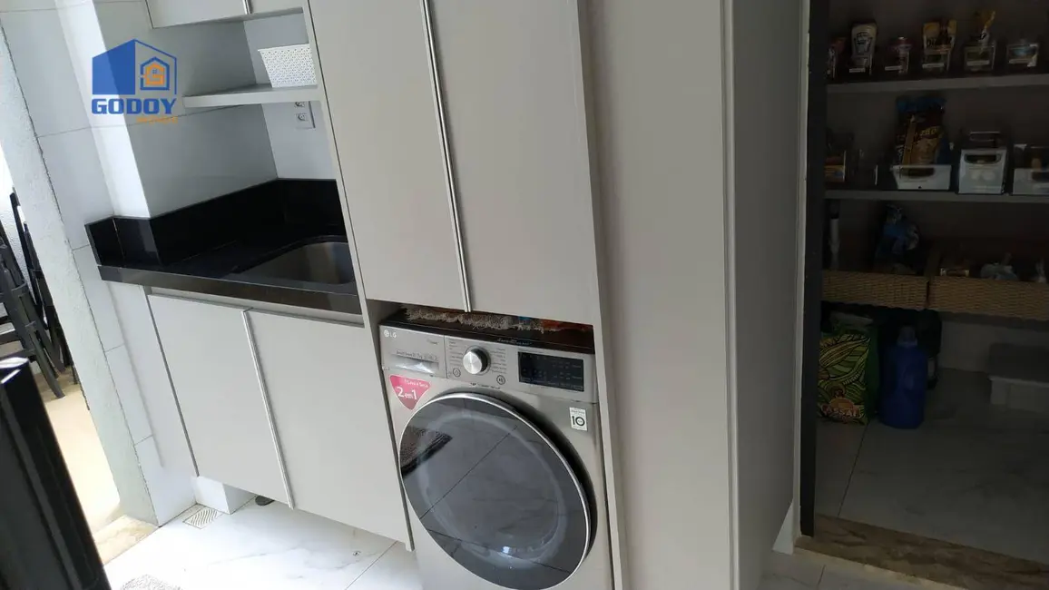 Sobrado com 4 quartos à venda, 375m2 em Jardim Imperial, Cuiaba - MT - imagem 5 Foto 5 de Sobrado com 4 quartos à venda, 375m2 em Jardim Imperial, Cuiaba - MT