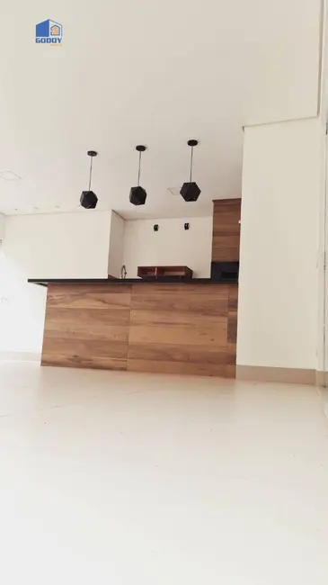 Foto 2 de Sobrado com 4 quartos à venda, 313m2 em Cuiaba - MT