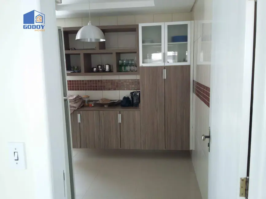 Sobrado com 4 quartos à venda, 450m2 em Santa Rosa, Cuiaba - MT - imagem 6 Foto 6 de Sobrado com 4 quartos à venda, 450m2 em Santa Rosa, Cuiaba - MT