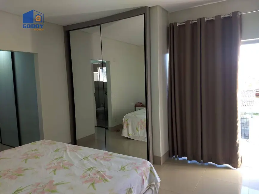 Sobrado com 4 quartos à venda, 450m2 em Santa Rosa, Cuiaba - MT - imagem 5 Foto 5 de Sobrado com 4 quartos à venda, 450m2 em Santa Rosa, Cuiaba - MT