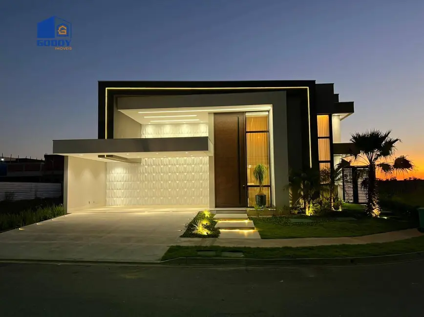 Foto 1 de Casa de Condomínio com 3 quartos à venda, 482m2 em Varzea Grande - MT