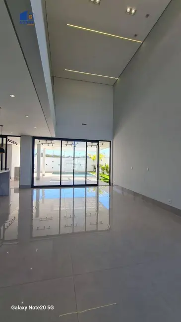 Sobrado com 3 quartos à venda, 410m2 em Varzea Grande - MT - imagem 6 Foto 6 de Sobrado com 3 quartos à venda, 410m2 em Varzea Grande - MT