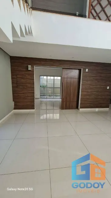 Foto 1 de Sobrado com 4 quartos à venda, 676m2 em Jardim Itália, Cuiaba - MT