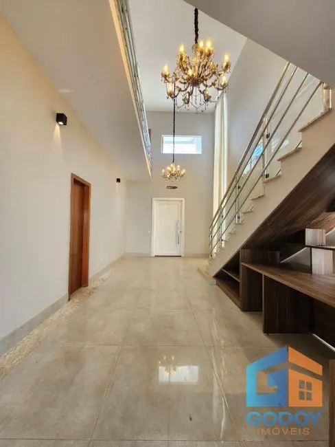 Sobrado com 4 quartos à venda, 375m2 em Jardim Imperial, Cuiaba - MT - imagem 7 Foto 7 de Sobrado com 4 quartos à venda, 375m2 em Jardim Imperial, Cuiaba - MT