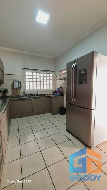 Foto 9 de Sobrado com 5 quartos para alugar, 517m2 em Jardim das Américas, Cuiaba - MT