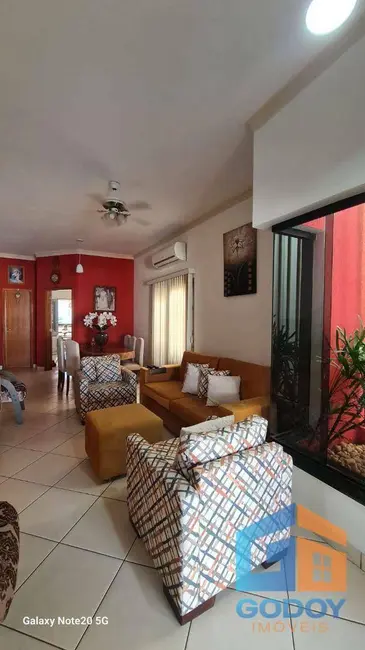 Foto 2 de Casa com 3 quartos à venda, 702m2 em Jardim das Américas, Cuiaba - MT