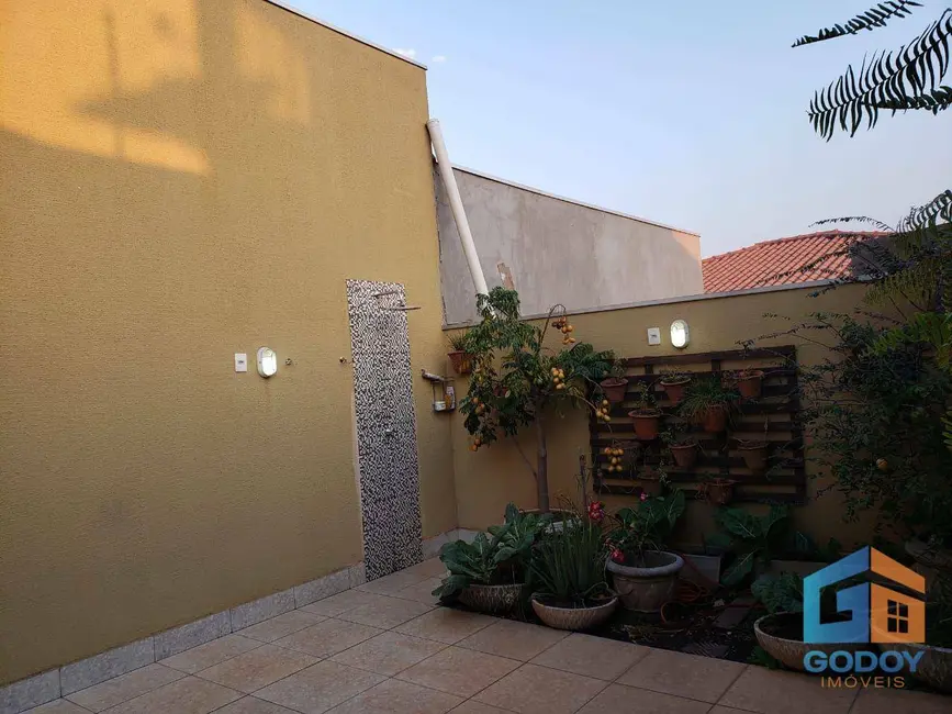 Casa com 3 quartos à venda, 196m2 em Jardim Imperial, Cuiaba - MT - imagem 9 Foto 9 de Casa com 3 quartos à venda, 196m2 em Jardim Imperial, Cuiaba - MT