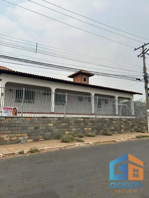 Casa com 3 quartos à venda, 980m2 em Cuiaba - MT - imagem 3 Foto 3 de Casa com 3 quartos à venda, 980m2 em Cuiaba - MT