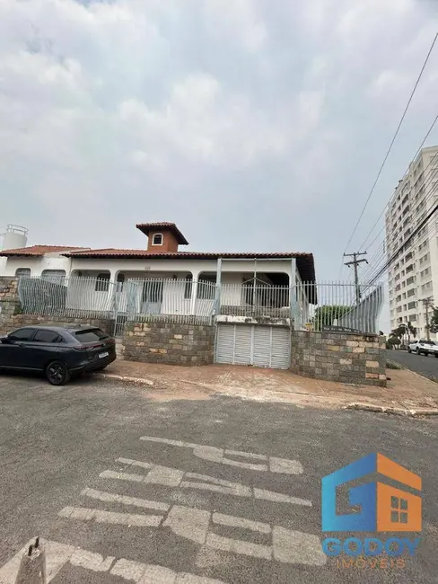 Foto 1 de Casa com 3 quartos à venda, 980m2 em Cuiaba - MT