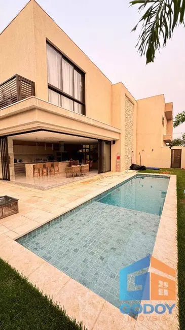 Sobrado com 3 quartos à venda, 305m2 em Ribeirão do Lipa, Cuiaba - MT - imagem 4 Foto 4 de Sobrado com 3 quartos à venda, 305m2 em Ribeirão do Lipa, Cuiaba - MT