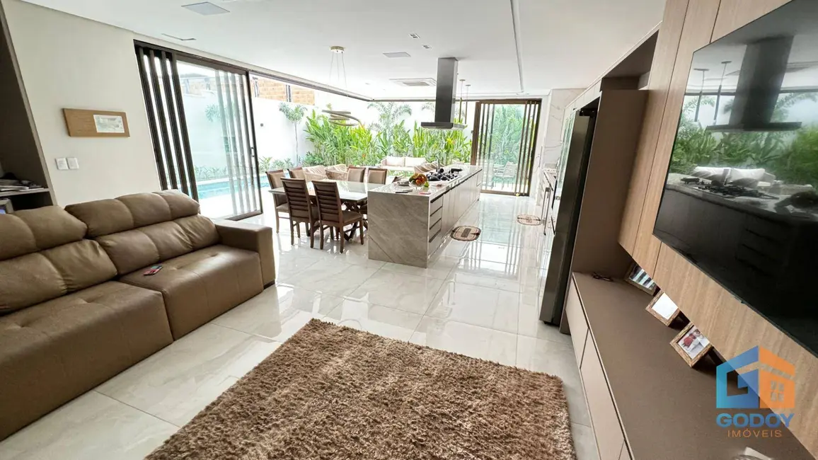 Sobrado com 3 quartos à venda, 305m2 em Ribeirão do Lipa, Cuiaba - MT - imagem 3 Foto 3 de Sobrado com 3 quartos à venda, 305m2 em Ribeirão do Lipa, Cuiaba - MT