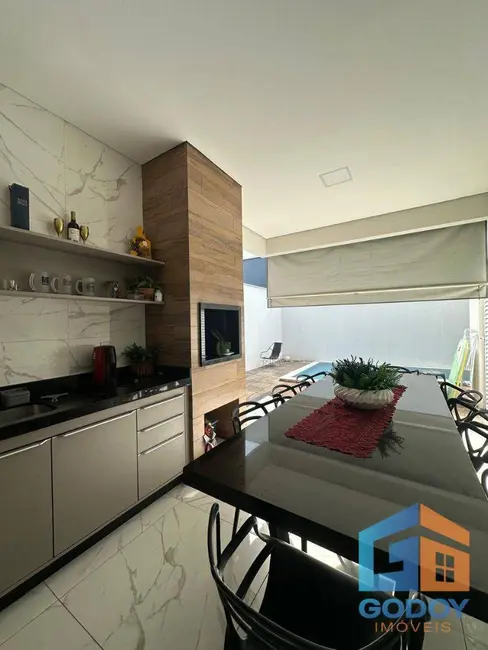 Foto 8 de Casa de Condomínio com 3 quartos para alugar, 250m2 em Jardim Imperial, Cuiaba - MT